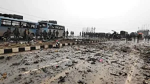 पुलवामा हमले के लिए उमर के खातों में जमा किए गए 10 लाख, इसी पैसे से खरीदा गया 200 किलोग्राम विस्फोटक और मारुति ईको कार: NIA