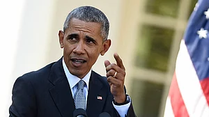 ओबामा ने अमेरिकियों को किया आगाह, ट्रंप जीते तो आंसू बहाने पर मजबूर होगा देश