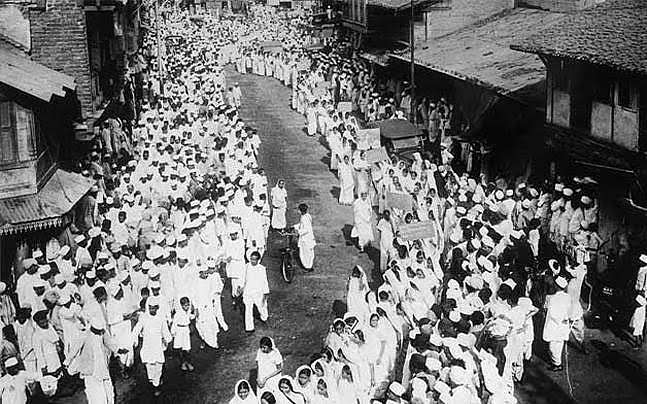 1942 के भारत छोड़ो आंदोलन से ग़द्दारी की कहानी, आरएसएस और सावरकर की ज़ुबानी  