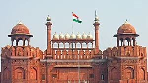 लोकतांत्रिक राष्ट्र किसी करिश्माई नेता की सनकी अवधारणा से नहीं, नेतृत्व और जनता के बीच संवाद से ही बनते हैं