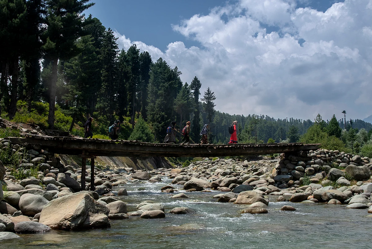 जम्मू-कश्मीर का विकास का दावा, लेकिन सत्ताधीश यह तो सोचें कि इकोलॉजी ही खत्म कर देंगे तो धरती के स्वर्ग में बचेगा क्या