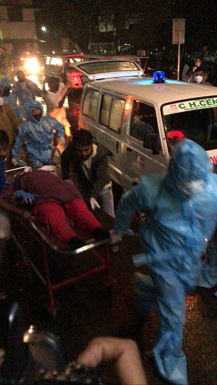 बड़ी खबर LIVE: कोझिकोड  विमान हादसे में 16 की मौत, सभी घायलों को पहुंचाया गया अस्पताल, बचाव का काम पूरा हुआ