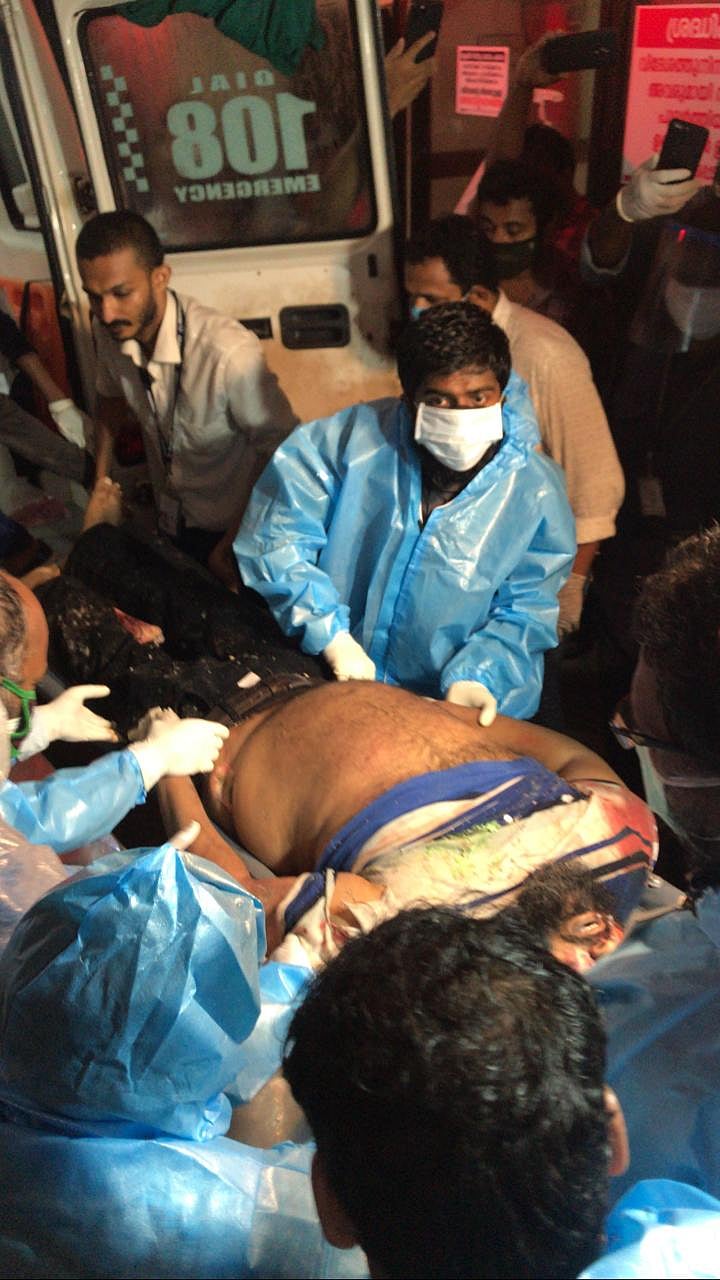 बड़ी खबर LIVE: कोझिकोड  विमान हादसे में 16 की मौत, सभी घायलों को पहुंचाया गया अस्पताल, बचाव का काम पूरा हुआ