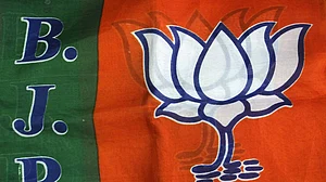 बिहार विधानसभा चुनाव : बीजेपी को इस बार कम सीटों से करना होगा संतोष, जेडीयू-एलजेपी में तकरार से एनडीए की बढ़ी टेंशन