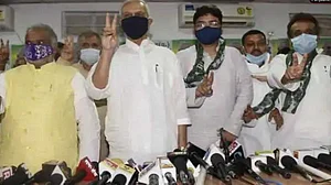 लालू के समधी ने नीतीश से जोड़ा रिश्ता, 3 विधायकों के साथ जेडीयू में गए, आरजेडी ने पहले ही कर दिया था बाहर