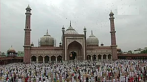 देश भर में मनाया जा रहा बकरीद का त्योहार, जामा मस्जिद में अदा की गई ईद की नमाज