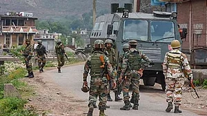 जम्मू-कश्मीर: शोपियां में सुरक्षा बलों से मुठभेड़ में 4 आतंकी ढेर, एक जिंदा पकड़ा गया