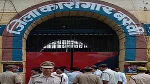 यूपी में ‘भयावह’ होता जा रहा कोरोना! झांसी, बलिया और बरेली के बाद बस्ती जेल में 191 कैदी पॉजिटिव, मचा हड़कंप