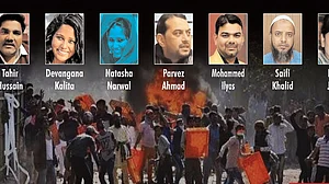 दिल्ली दंगाः पुलिस ने दायर की चार्जशीट, आरोपियों में 15 लोगों के नाम, उमर खालिद का अभी जिक्र नहीं