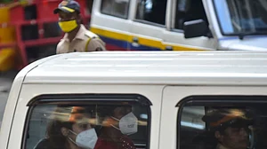 सिनेजीवन: आज भी जेल में ही रहेंगी रिया चक्रवर्ती, जमानत पर कल होगा फैसला और NSD अध्यक्ष बने परेश रावल