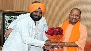 यूपी में सत्ता के गलियारे पर कोरोना कहर जारी, योगी सरकार के एक और मंत्री औलख हुए पॉजिटिव