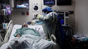 यूपी में भगवान भरोसे कोरोना पॉजिटिव, होम आइसोलेशन के मरीजों को फोन न दवा, खरीद में भी भ्रष्टाचार