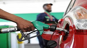 देश में पेट्रोल और डीजल हुआ सस्ता, जानें आपके शहर में कितनी है कीमत