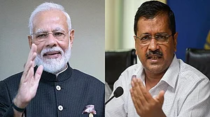 दिल्ली में झुग्गियों पर लटकी उजड़ने की तलवार, फिर राजनीति पर उतरी केजरीवाल और मोदी सरकार