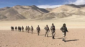 पैंगोंग त्सो पर भारत-चीन के बीच गतिरोध बरकरार, तनाव के बीच चौथे दिन भी सैन्य वार्ता रही बेनतीजा