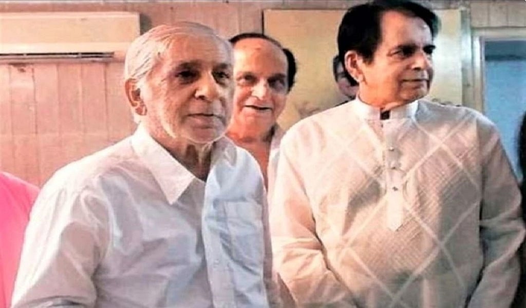 अभिनेता दिलीप कुमार के घर 12 दिन में कोरोना वायरस से दूसरी मौत, उनके दूसरे छोटे भाई का भी निधन