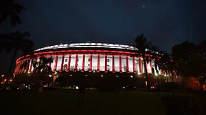 आकार पटेल का लेख: सरकारों को और अधिक 'पॉवर' की भूख, रौंदे जा रहे हैं आम लोगों के अधिकार