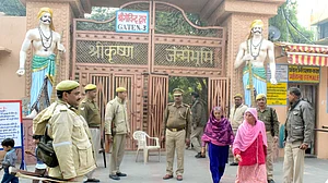 धर्म के नाम पर राजनीति की नई पारी की तैयारी? अब मथुरा में कृष्ण जन्मभूमि को लेकर विवाद