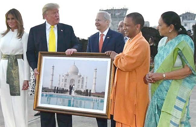 योगी सरकार ने फिर किया ताजमहल को नजरअंदाज, विश्व पर्यटन दिवस पर जारी विज्ञापन से ऐतिहासिक विरासत नदारद