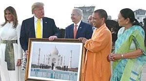 योगी सरकार ने फिर किया ताजमहल को नजरअंदाज, विश्व पर्यटन दिवस पर जारी विज्ञापन से ऐतिहासिक विरासत नदारद