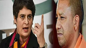 प्रियंका का योगी पर हमला, बोलीं-अव्यवस्थाओं से जा रही लोगों की जान, अपनी झूठी पीठ थपथपाने में लगी सरकार
