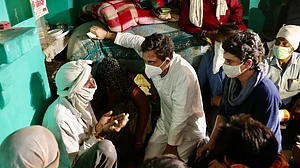 हाथरस कांडः योगी की साजिश की थ्योरी पर भड़का विपक्ष, बताया- पीड़ित परिवार के जख्मों को कुरेदने जैसा