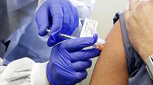 रूस की कोरोना वैक्सीन की व्यापक टेस्टिंग पर भारत में लगी रोक, लेकिन यहां से आई अच्छी खबर