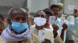 Bihar Election voting LIVE: बिहार की 71 सीटों पर करीब 54 फीसदी मतदान, कोरोना गाइडलाइंस उल्लंघन के 93 केस दर्ज