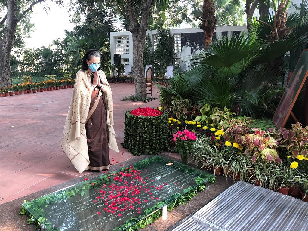 इंदिरा गांधी की पुण्यतिथि: राहुल गांधी ने दादी को श्लोक के जरिए किया याद तो प्रियंका ने शक्ति स्थल जाकर किया नमन