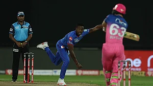 IPL-13 : दुबई में राजस्थान से भिड़ेंगे दिल्ली के दिलेर, पिछली हार का बदला लेना चाहेगी स्टीव स्मिथ की टीम