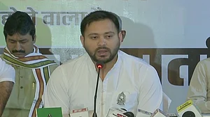 मुंगेर फायरिंग पर तेजस्वी का नीतीश पर बड़ा हमला, पूछा- किसने दी जनरल डायर बनने की इजाजत, कांग्रेस बोली- जवाब दें PM