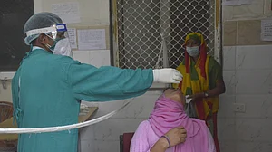 नहीं थम रहा कोरोना का कहर, 24 घंटे में आए 53,370 नए मामले, देश में कोरोना के मामले 78 लाख के पार