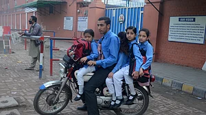 महंगाई ने तोड़ी पाकिस्तान की कमर, अब मंडरा रहा एफएटीएफ की ब्लैक लिस्ट का साया