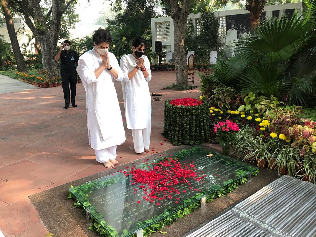 इंदिरा गांधी की पुण्यतिथि: राहुल गांधी ने दादी को श्लोक के जरिए किया याद तो प्रियंका ने शक्ति स्थल जाकर किया नमन