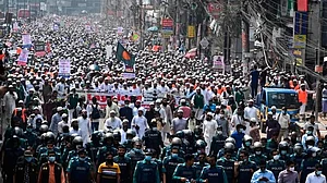 बांग्लादेश में फ्रांस के खिलाफ उमड़ी भारी भीड़, पैगंबर के विवादित कार्टून पर मैक्रों के खिलाफ फूटा गुस्सा