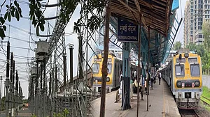 नवजीवन बुलेटिन: ‘मायानगरी’ की बत्ती गुल और राहुल बोले- राज्यों को देने के लिए पैसा नहीं, PM खरीद रहे प्लेन