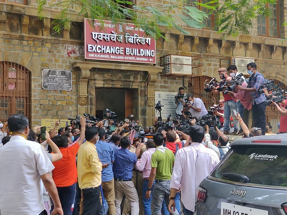 फिल्म इंडस्ट्री को बदनाम करने की 'भगवा' साजिश का दिख रहा असर! लंबी कोशिशों का फल है बॉलीवुड की मौजूदा स्थिति