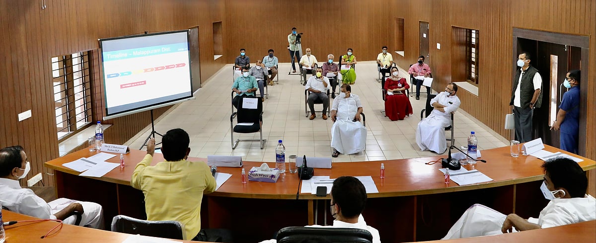 राहुल गांधी ने निभाया वादा, भूस्खलन में सबकुछ गंवा चुकी छात्राओं को सौंपी नए घर की चाबी