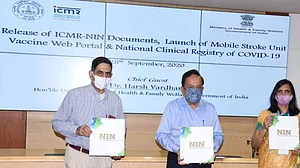 ICMR ने अब प्लाज्मा थेरेपी को बताया बेअसर, कोरोना के इलाज के प्रोटोकॉल से हटाने की योजना