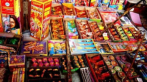 प्रदूषण के नाम पर दिल्ली समेत इन राज्यों ने पटाखों पर लगाई रोक, क्या कहते हैं जानकार, कितना सही है ये फैसला?