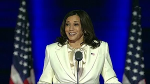 अमेरिकी उपराष्ट्रपति चुनाव जीतने वाली भारतीय मूल की कमला हैरिस कौन हैं? उनके बारे में 15 प्वॉइंट में जानें सबकुछ