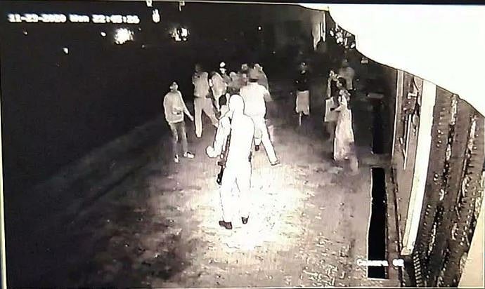 साले की शादी में आपस में भिड़े दो जीजा, मारपीट रोकने पहुंची पुलिस को भी पीटा, पहुंचे हवालात