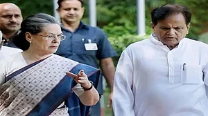 नवजीवन बुलेटिन: अहमद पटेल के निधन से राजनीतिक गलियारों में शोक, सोनिया गांधी बोलीं- मैंने एक सहयोगी खो दिया