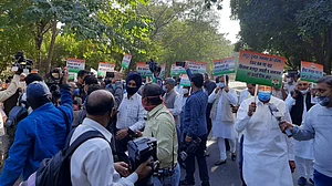 कृषि कानूनों के खिलाफ हरियाणा विधानसभा में हंगामा, कांग्रेस विधायकों का सदन से बाहर मार्च