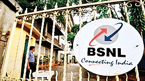 अर्थ जगत की 5 बड़ी खबरें: फिर बढ़े पेट्रोल के दाम और BSNL की सेहत के लिए भारी पड़ रहा आत्मनिर्भर भारत अभियान!