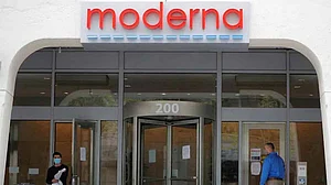 वीडियो: बाजार में जल्द आने वाली है कोरोना वायरस की वैक्सीन! Moderna ने बताई क्या है टीके की कीमत?