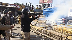 कांग्रेस ने किसानों के दमन का किया विरोध, कहा- बीजेपी ईस्ट इंडिया कंपनी जैसा बर्ताव कर रही है