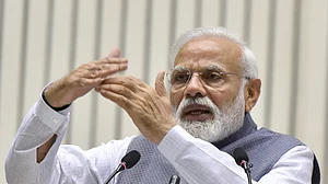 आकार पटेल का लेख: अर्थहीन हो चुके हैं पीएम मोदी के शब्द, हर मोर्चे के आंकड़े जरूर बताते हैं असली हकीकत