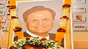 कांग्रेस ने कल बुलाई कार्यसमिति की बैठक, दिवंगत नेता अहमद पटेल को दी जाएगी श्रद्धांजलि