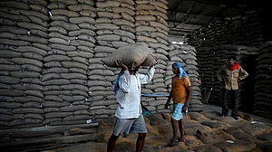 एफसीआई को कर्ज का धीमा जहर और ‘मितरों’
को किराए की गारंटी, कमाल का है मोदी मंत्र